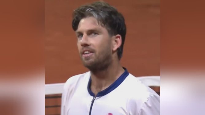 他在光环背 他在光环背