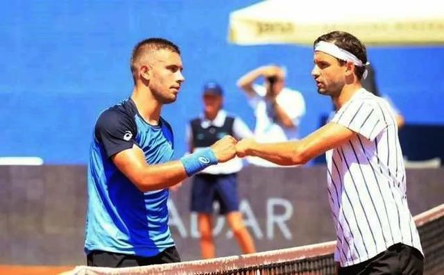 更透露了他 更透露了他