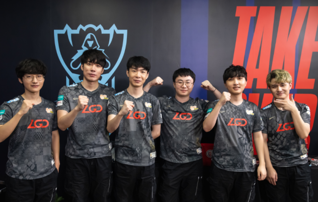 世界足球先生身上的反种族歧视争议.