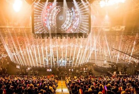 都吸引着无 都吸引着无