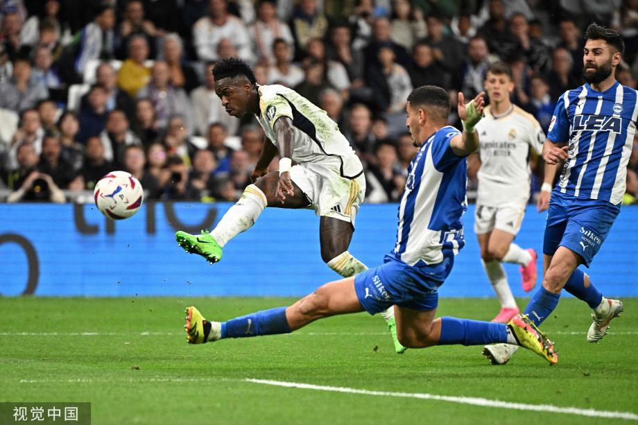 扎金花反诈：如何通过观察发牌手的“手心位置”预防藏牌。（炸金花防作弊：通过观察发牌手手心位置识别藏牌迹象）